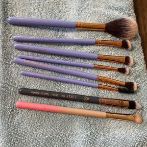 8 Luxie Makeup Brushes- Including Wonderlust Set